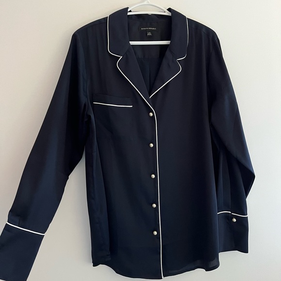 Banana Republic Navy Silk Pearl Blouse - Picture 1 of 6